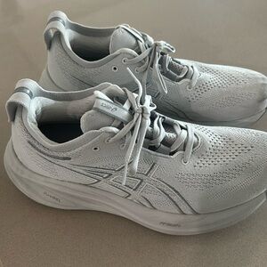 Women’s ASICS Gel Nimbus 26 Size 9 Concrete Pure Siver